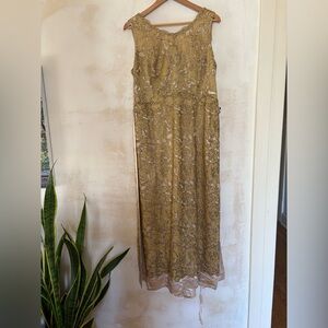 True Vintage Gold metallic thread Lace Evening Gown